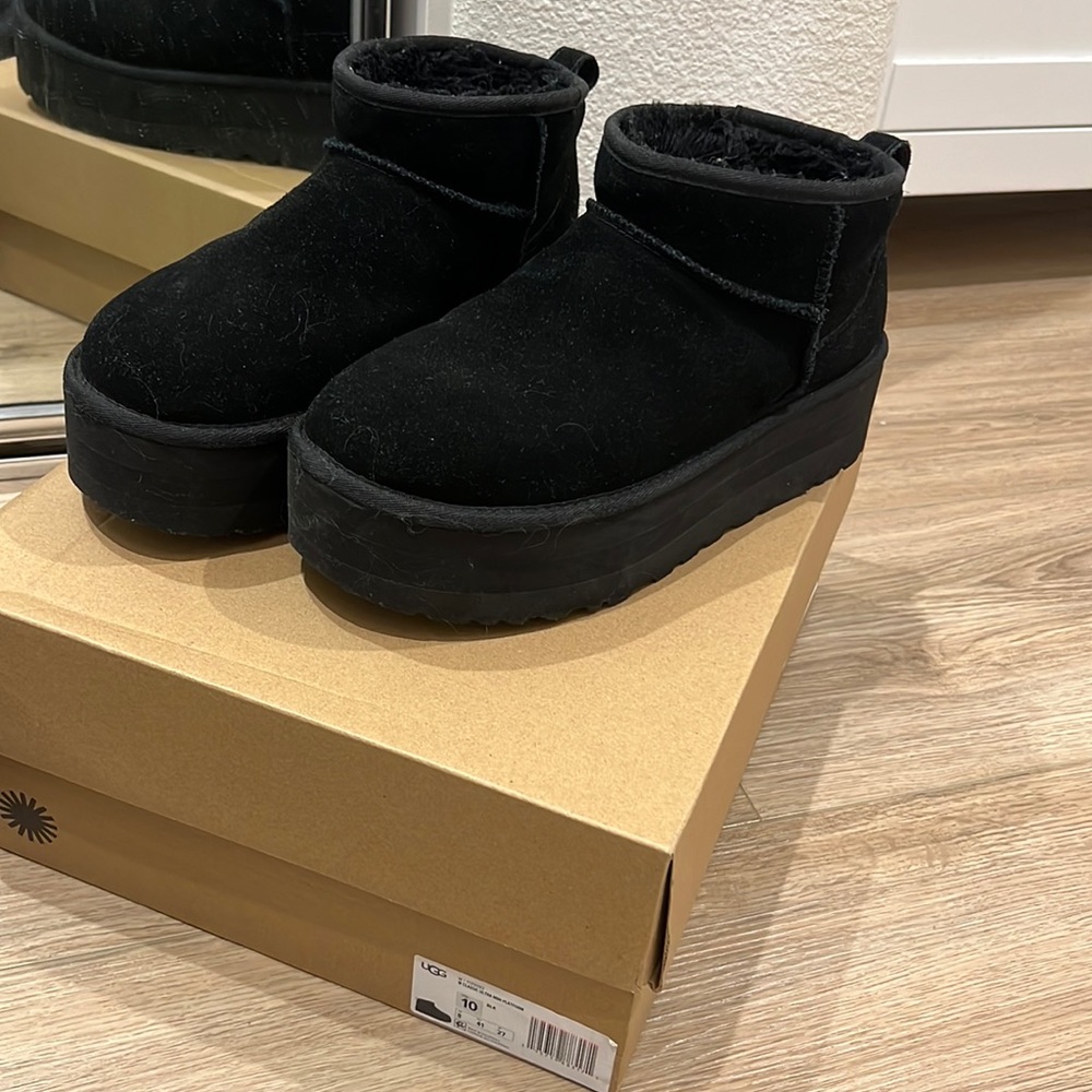 Mini black platform Uggs - size 10